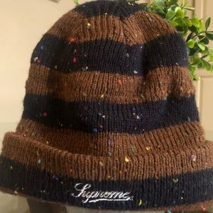 Never used  UNISEX Supreme beanie